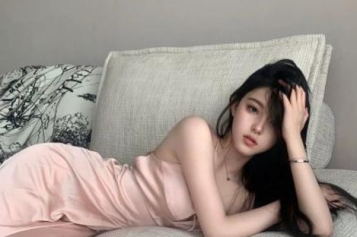 美顶流纯神演穿普拉达的女王2被删光！秀身体黑历史太多-第1张图片-