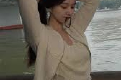 陈律直播自曝：与痞幼48小时闪电恋爱后分手无缝变闺蜜引发网友热议